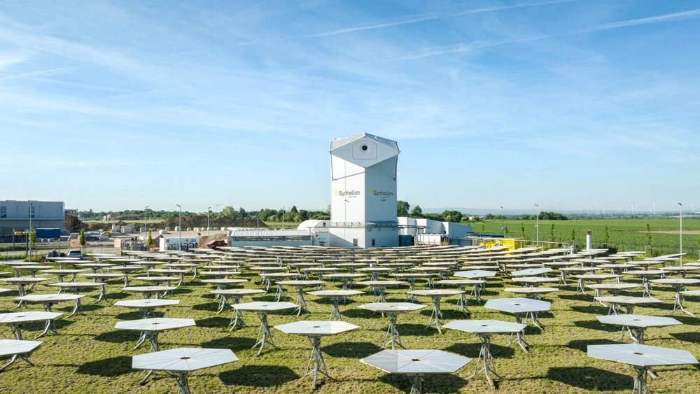 Công ty Synhelion của Thụy Sĩ đã xây dựng nhà máy sản xuất nhiên liệu mặt trời quy mô công nghiệp đầu tiên trên thế giới. Ảnh: SCMP.