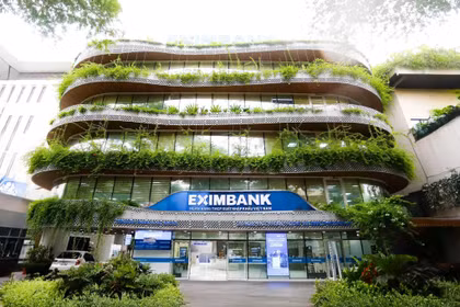 Eximbank tăng trích lập dự phòng, lợi nhuận quý II giảm một nửa
