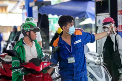 Giá xăng dầu tiếp tục được điều chỉnh 