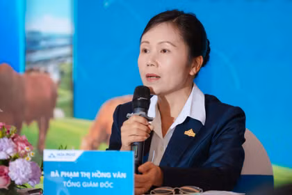 Bà Phạm Thị Hồng Vân - Tổng Giám đốc Nông nghiệp Hoà Phát.