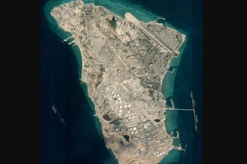 Ảnh vệ tinh cho thấy đảo Kharg của Iran vào ngày 11/3, trước khi Mỹ tiến hành các cuộc tấn công vào đảo. Ảnh: Airbus.