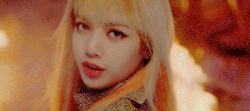 Cô công chúa Lisa cũng bị cảm nắng Gong Yoo Cô công chúa Lisa cũng bị cảm nắng Gong Yoo