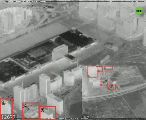 Thời điểm tên lửa đánh trúng tòa nhà (Ảnh: RT).