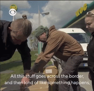 Ông Jonas Ohman, người sáng lập và là Giám đốc điều hành tổ chức phi chính phủ thân Ukraine Blue-Yellow khẳng định trong phim "chỉ 30% viện trợ quân sự được chuyển đến đích".