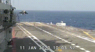 Hình ảnh chiếc máy bay Tejas của Ấn Độ thực hiện cú hạ cánh thành công trên tàu sân bay INS Vikramaditya (Ảnh:DRDO)