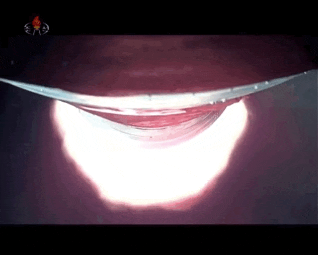 ten lua dang bay.gif