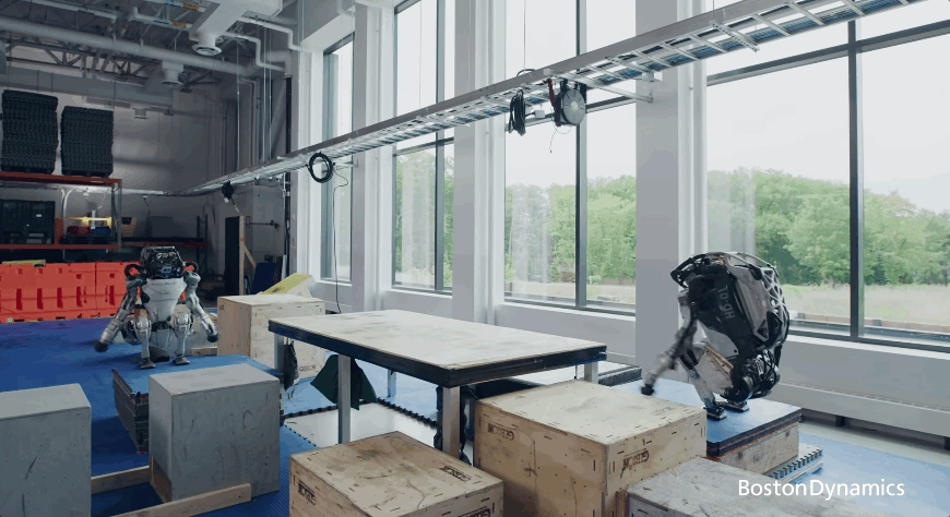 Robot Atlas của Boston Dynamics có thể nhảy lộn vòng.