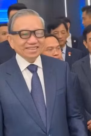 Tổng bí thư, Chủ tịch nước Tô Lâm trải nghiệm kính dịch thuật AI