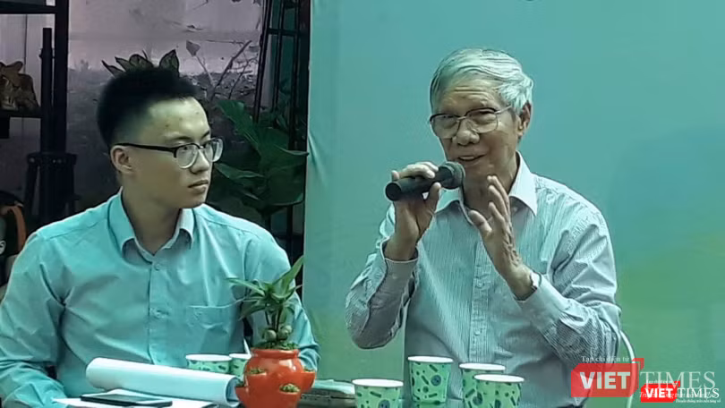 Bạn trẻ Võ Nam Du của nhóm Sử Talk và tác giả "Tám triều vua Lý" và "Bão táp triều Trần" - nhà văn Hoàng Quốc Hải Bạn trẻ Võ Nam Du của nhóm Sử Talk và tác giả "Tám triều vua Lý" và "Bão táp triều Trần" - nhà văn Hoàng Quốc Hải