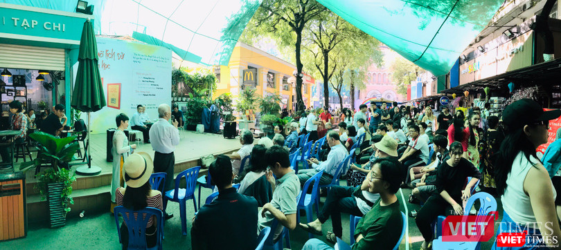 Cuộc hội thảo thu hút rất đông độc giả trên đường sách TP.HCM tham dự
