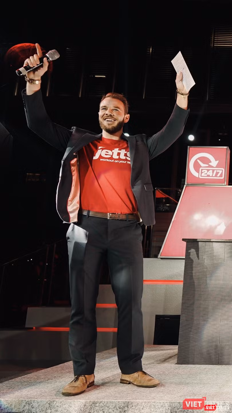 Ông Derrick Fort, Giám đốc điều hành Jetts 24 Hour Fitness