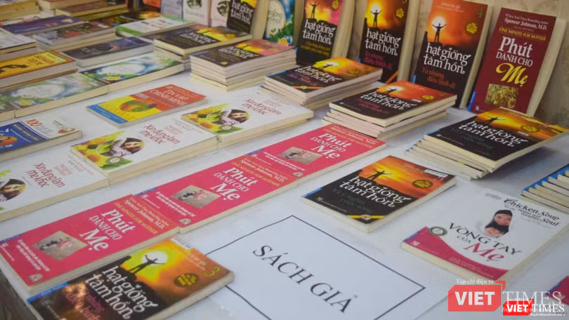 Sách giả, sách lậu đẹp không thua gì sách thật cũng làm khó cho người tiêu dùng sản phẩm văn hóa Sách giả, sách lậu đẹp không thua gì sách thật cũng làm khó cho người tiêu dùng sản phẩm văn hóa