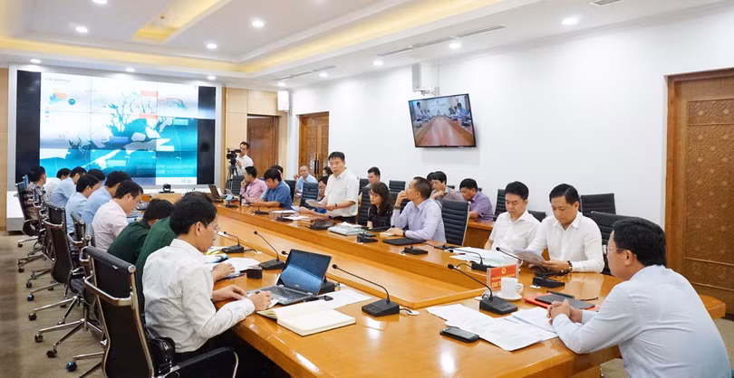 Có sự xuất hiện của cả đại gia Nguyễn Cao Trí - Chủ tịch Tập đoàn Capella trong buổi họp triển khai các thủ tục nghiên cứu lập quy hoạch, đầu tư xây dựng dự án Khu công nghiệp dịch vụ Logistics, công nghệ cao và cảng biển Hải Hà và Khu phức hợp thương mại, dịch vụ, du lịch nghỉ dưỡng đa năng tại đảo Cái Chiên giữa Bến Thành Holdings với UBND tỉnh Quảng Ninh chiều 16/7/2020.