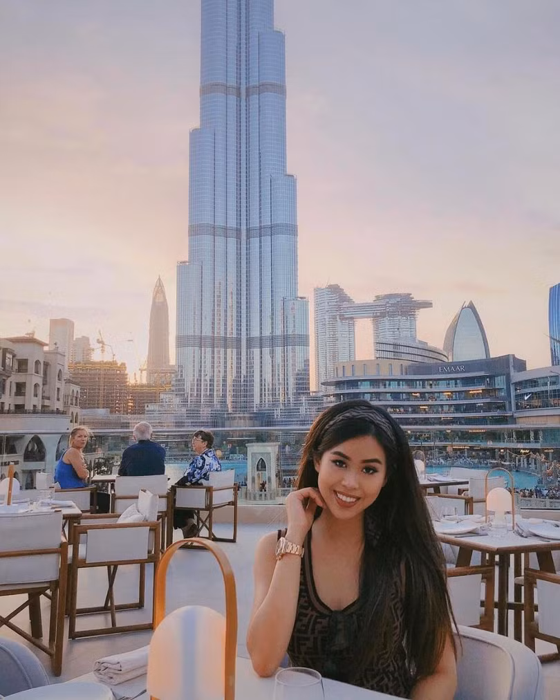 Người đẹp Tiên Nguyễn tên thật là Nguyễn Thảo Tiên, con gái của ông Johnathan Hạnh Nguyễn