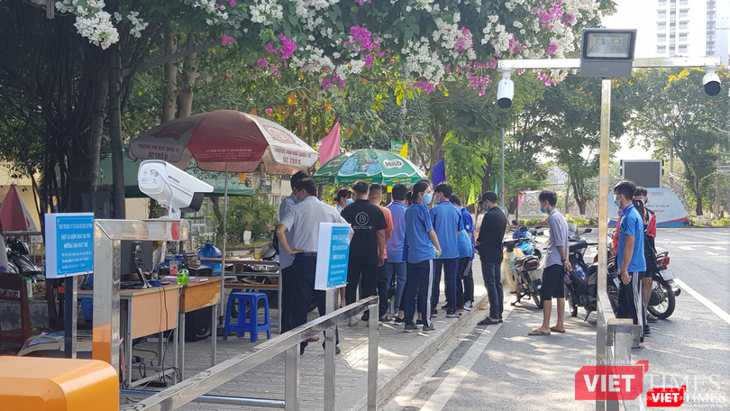 SV tình nguyện vào khu vực cách ly để tập huấn nghiệp vụ, chuẩn bị đón người nhập cảnh từ sân bay về