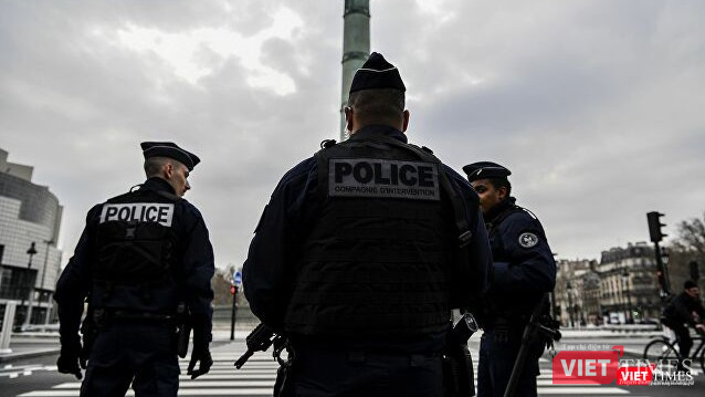 Nếu không có việc rất quan trọng và mang theo đầy đủ giấy tờ chứng minh, người dân không được ra ngoài kể từ khi Pháp ban bố lệnh giới nghiêm (Ảnh:Sputnik France)