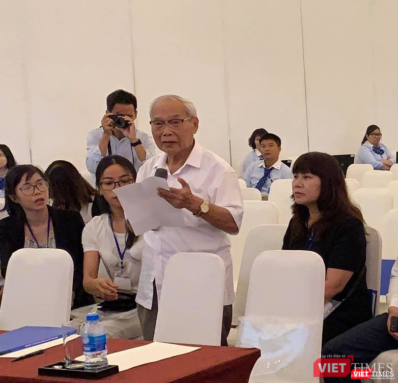 Ông Nguyễn Chấn đã bất ngờ xuất hiện tại ĐHĐCĐ Eximbank hôm qua 21/6/2019 để tố cáo con trai Nguyễn Quốc Toàn.