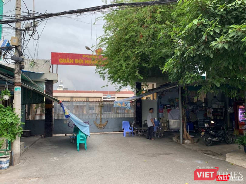 Theo văn bản được ký bởi Đô đốc Hải quân Nguyễn Văn Hiến vào cuối năm 2015, CTCP Bất động sản Bản Việt đã "liên hệ làm việc với Quân chủng Hải Quân từ tháng 4 năm 2013 đến nay và luôn thể hiện quyết tâm, mong muốn được thực hiện triển khai dự án đầu tư trên khu đất số 448B Nguyễn Tất Thành theo trình tự quy định của pháp luật”.