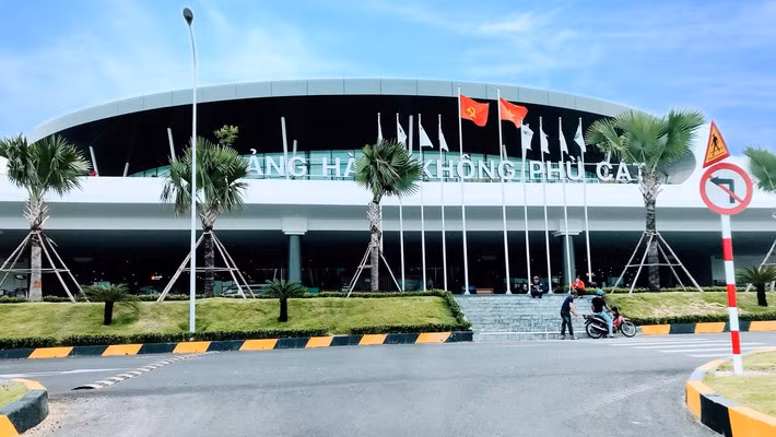 Về lý thuyết, tàu bay của Bamboo Airways phải đậu đêm ở sân bay Phù Cát nhưng thực tế có phải vậy?...