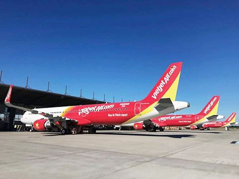 Cũng là hãng bay tư nhân nhưng Vietjet Air lại "điềm đạm" hơn hẳn Bamboo Airways trong kế hoạch khai thác đường bay Việt - Mỹ, bất chấp kinh nghiệm, tiềm lực và các lơi thế sẵn có. (Ảnh: Internet) Cũng là hãng bay tư nhân nhưng Vietjet Air lại "điềm đạm" hơn hẳn Bamboo Airways trong kế hoạch khai thác đường bay Việt - Mỹ, bất chấp kinh nghiệm, tiềm lực và các lơi thế sẵn có. (Ảnh: Internet)