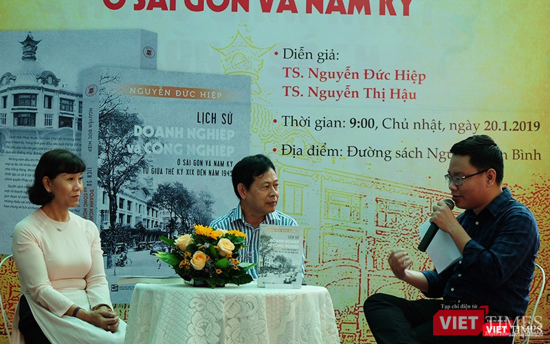 TS. khảo cổ Nguyễn Thị Hậu (trái) và TS. Nguyễn Đức Hiệp (giữa) với những góc nhìn thú vị về lịch sử doanh nghiệp và công nghiệp Sài Gòn và Nam kỳ