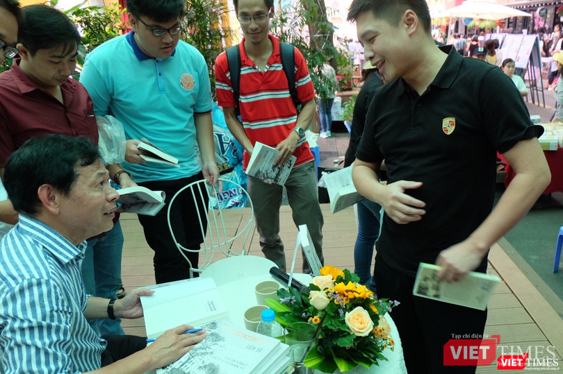 Rất đông các bạn trẻ quan tâm đến góc nhìn vi lịch sử về doanh nghiệp và công nghiệp của TS. Nguyễn Đức Hiệp