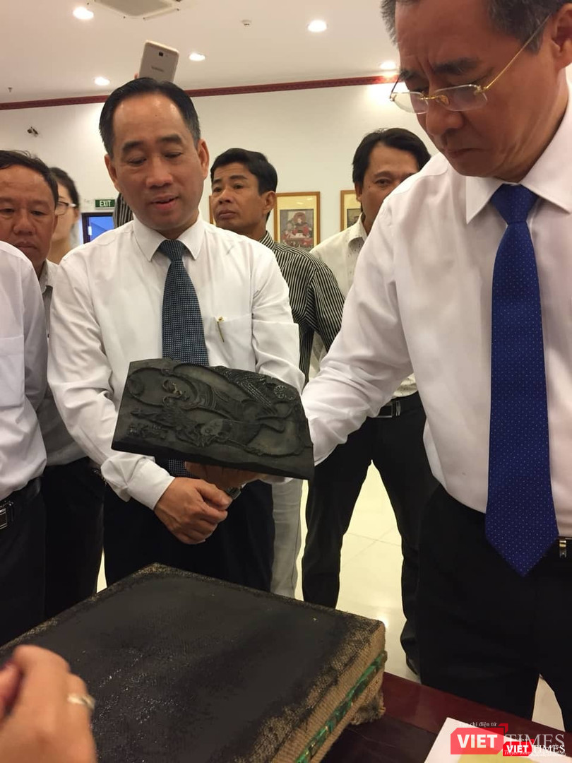 Màu được in lên giấy dó bằng các bản khắc gỗ độc đáo Màu được in lên giấy dó bằng các bản khắc gỗ độc đáo