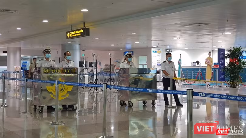 Kiểm dịch y tế quốc tế tại sân bay TSN sẵn sàng đón người nhập cảnh (Ảnh: TTKDQT) 