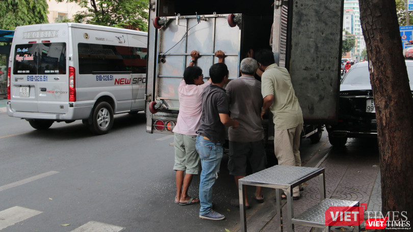 Vận chuyển lắp đặt “ATM gạo” về nhiều tỉnh có người lao động nghèo cần giúp đỡ