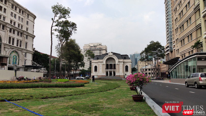 Toàn bộ mặt bằng bên trên Ga Metro trung tâm vừa được trả lại cảnh quan sạch đẹp trước dịp Tết Độc Lập 30/4 (Ảnh: Hòa Bình) 