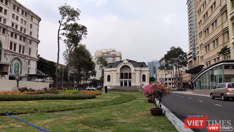 Toàn bộ mặt bằng bên trên Ga Metro trung tâm vừa được trả lại cảnh quan sạch đẹp trước dịp Tết Độc Lập 30/4 (Ảnh: Hòa Bình) 