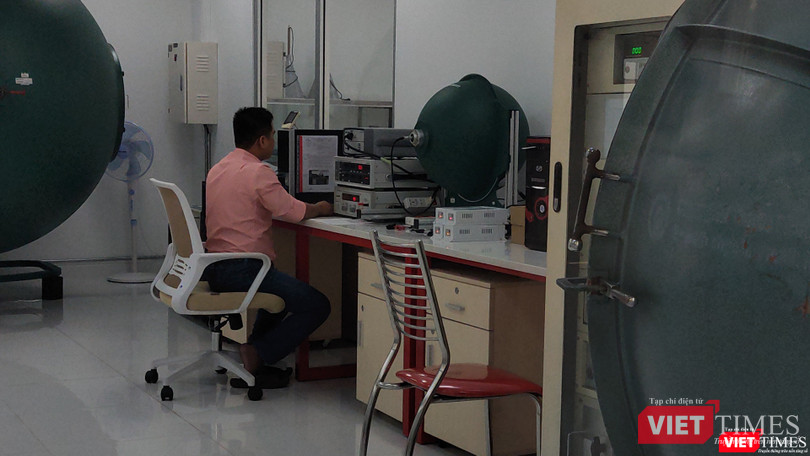 Sản xuất công nghệ cao ở công ty Điện Quang, trong Khu công nghệ cao Quận 9, TP.HCM (Ảnh: Hòa Bình) Sản xuất công nghệ cao ở công ty điện Điện Quang, nằm trong Khu công nghệ cao Quận 9, TP.HCM (Ảnh: Hòa Bình)