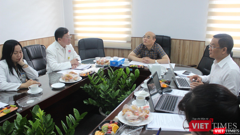 TS Nguyễn Huy Quang - Vụ trưởng Vụ Pháp chế - Bộ Y tế phát biểu trong cuộc họp, đề nghị BV Truyền máu Huyết học TP.HCM xem xét sự việc một cách tổng thể, phòng ngừa khủng hoảng quản lý, pháp lý (Ảnh: Lê Hảo) TS Nguyễn Huy Quang - Vụ trưởng Vụ Pháp chế - Bộ Y tế phát biểu trong cuộc họp, đề nghị BV Truyền máu Huyết học TP.HCM xem xét sự việc một cách tổng thể, phòng ngừa khủng hoảng quản lý, pháp lý