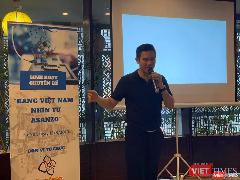 Cuối bài phát biểu dài khoảng 20 phút của mình, giọng CEO Asanzo nghẹn lại chực khóc... Cuối bài phát biểu dài khoảng 20 phút của mình, giọng CEO Asanzo nghẹn lại chực khóc...