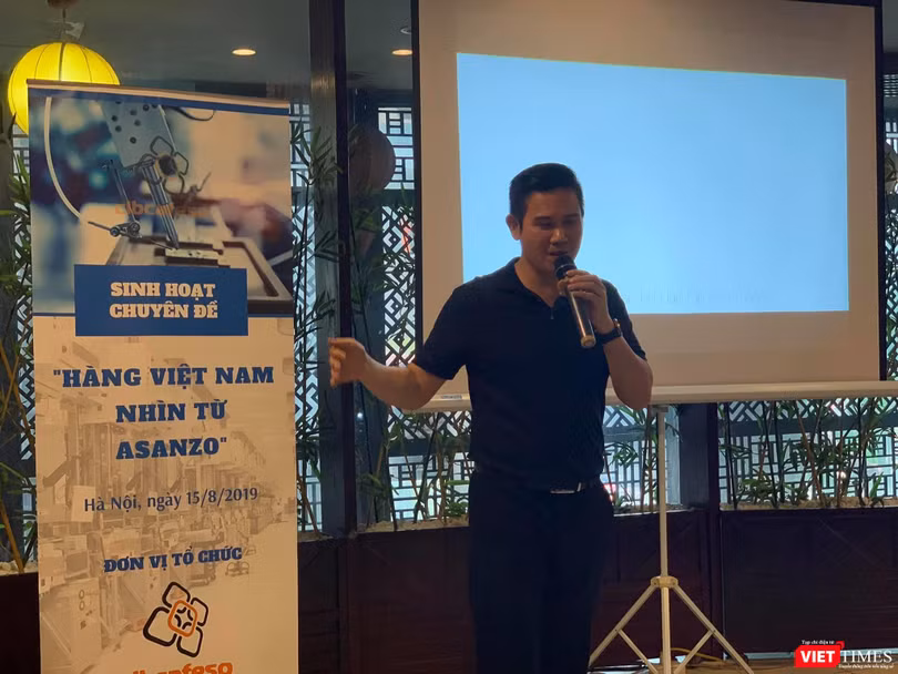 Cuối bài phát biểu dài khoảng 20 phút của mình, giọng CEO Asanzo nghẹn lại chực khóc... Cuối bài phát biểu dài khoảng 20 phút của mình, giọng CEO Asanzo nghẹn lại chực khóc...