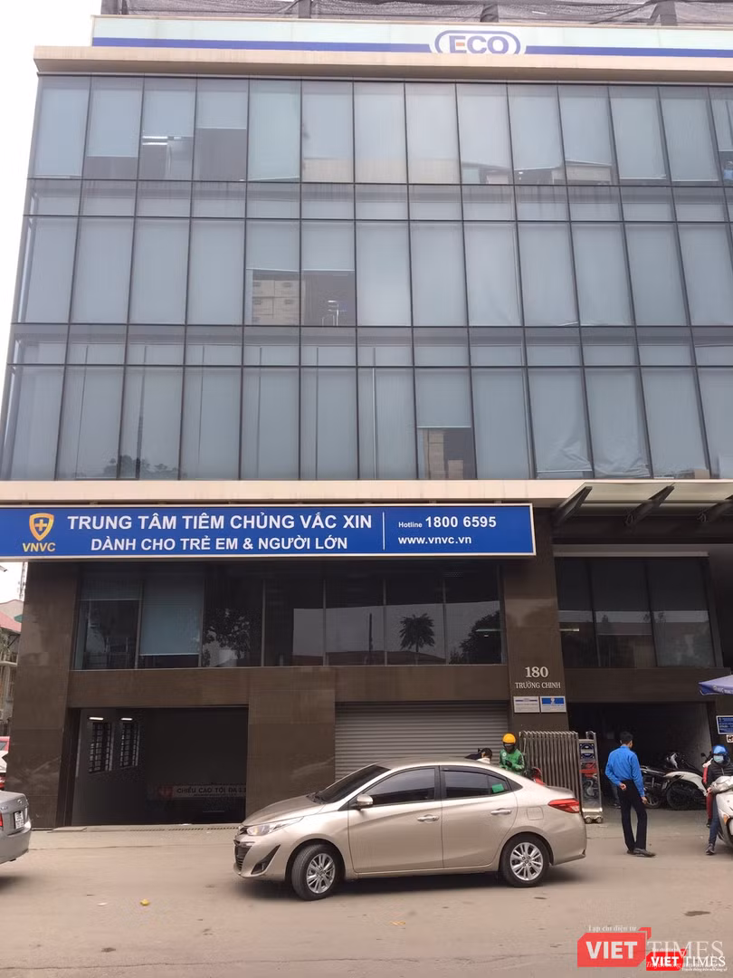 Tòa nhà số 180 đường Trường Chinh (Đồng Đa, Hà Nội) là nơi đặt đại bản doanh của nhiều pháp nhân trong "hệ sinh thái" của ông Ngô Chí Dũng, như Eco Pharma, NutriHome và VNVC.