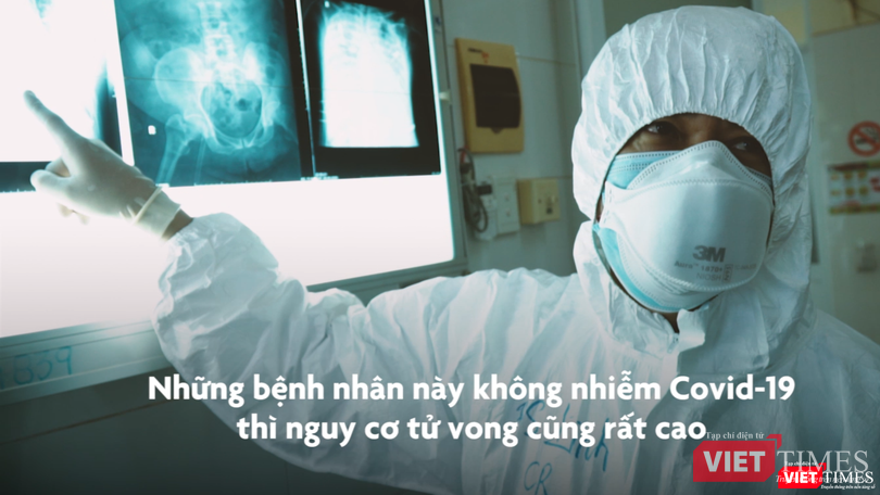 BS Trần Thanh Linh cùng các BS đang điều trị rất nhiều bệnh nhân nặng COVID-19