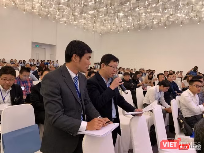 Đại diện cổ đông chiến lược SMBC bày tỏ ý kiến tại phiên ĐHĐCĐ bất thành của Eximbank hôm 21/6/2019.