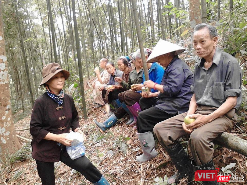 Thầy Kiểm cùng bà con vượt khó dựng chùa.