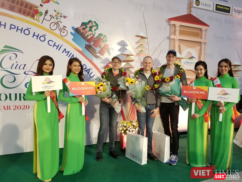 Những hình ảnh vui vẻ trước đại dịch virus Corona nay còn đâu Những hình ảnh vui nay còn đâu