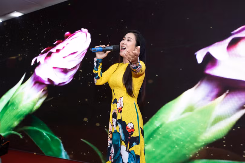 NSƯT Vân Khánh cũng có mặt ủng hộ Tết Việt Canh Tý 2020 