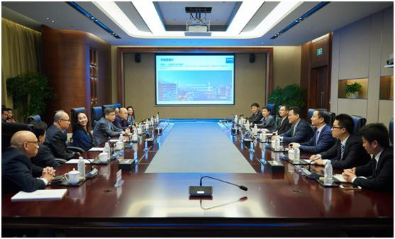 Chủ tịch CMIG Dong Wenbiao trong lần tiếp các DN đến tìm cơ hội hợp tác. (Ảnh: CIMG)