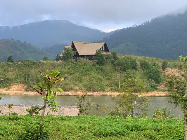 "Nhà trên đồi", khu villa đầu tiên trong dự án "Cung cấp lối sống minh triết" của Tập đoàn Trung Nguyên /// Nguyên Hằng