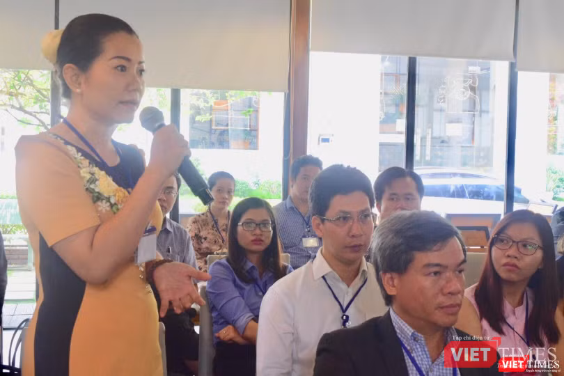 Bà Thiên Hương - nhà thiết kế, sáng lập và là giám đốc điều hành thương hiệu thời trang Walhouse (TP.HCM) cũng đi tìm câu trả lời cho chuyển đổi số trong doanh nghiệp vừa và nhỏ