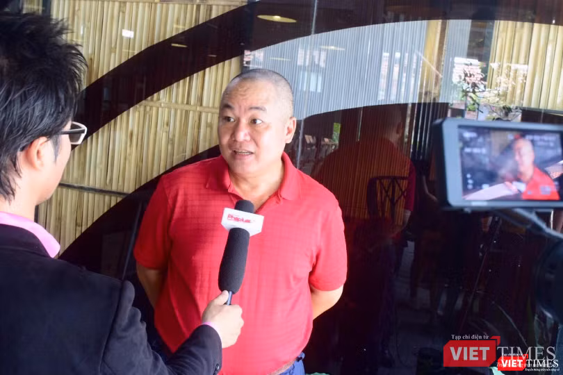 "Việc phải nhảy vào dòng chảy chuyển đối số là tất yếu. Nếu vì sợ mà không nhảy xuống nước, sẽ chẳng bao giờ biết bơi.." - Ông Phí Anh Tuấn so sánh.