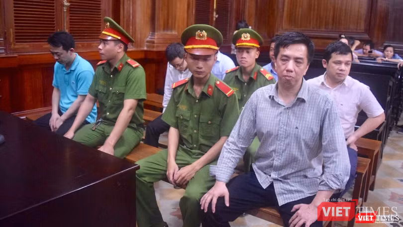 Bị cáo Võ Mạnh Cường và các bị cáo trong phần nghe đề nghị về mức án tù giam Bị cáo Võ Mạnh Cường và các bị cáo trong phần nghe đề nghị về mức án tù giam