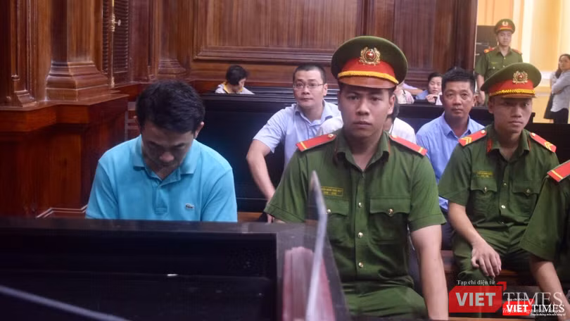 Nguyễn Minh Hùng bị đề nghị mức phạt tù từ 18-19 năm Nguyễn Minh Hùng bị đề nghị mức phạt tù từ 18-19 năm