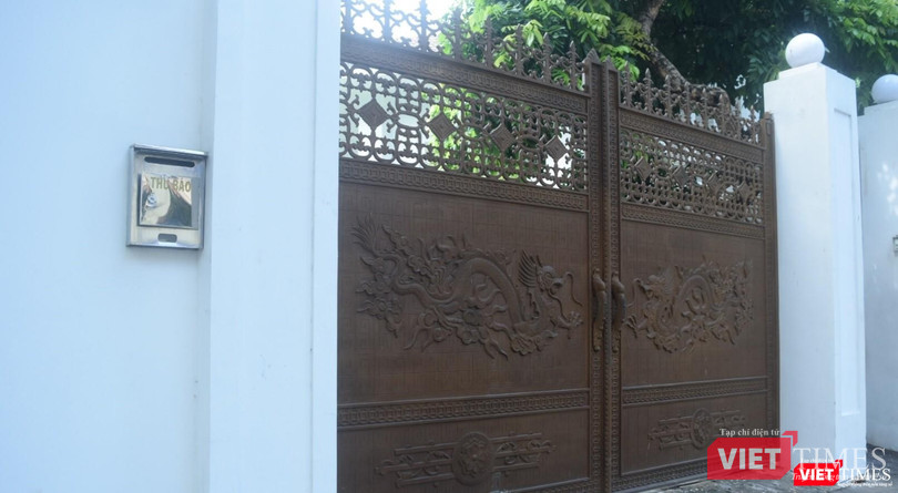 Cổng nhà bà Lê Hoàng Diệp Thảo đóng kín