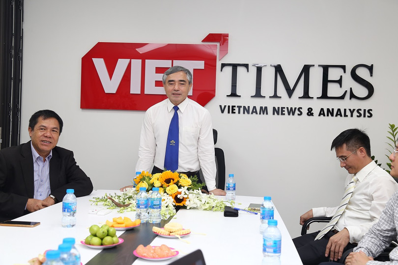 Thứ trưởng Bộ Thông tin và Truyền thông, Chủ tịch Hội Truyền thông số Việt Nam phát biểu chỉ đạo. Thứ trưởng Bộ Thông tin và Truyền thông, Chủ tịch Hội Truyền thông số Việt Nam phát biểu chỉ đạo.