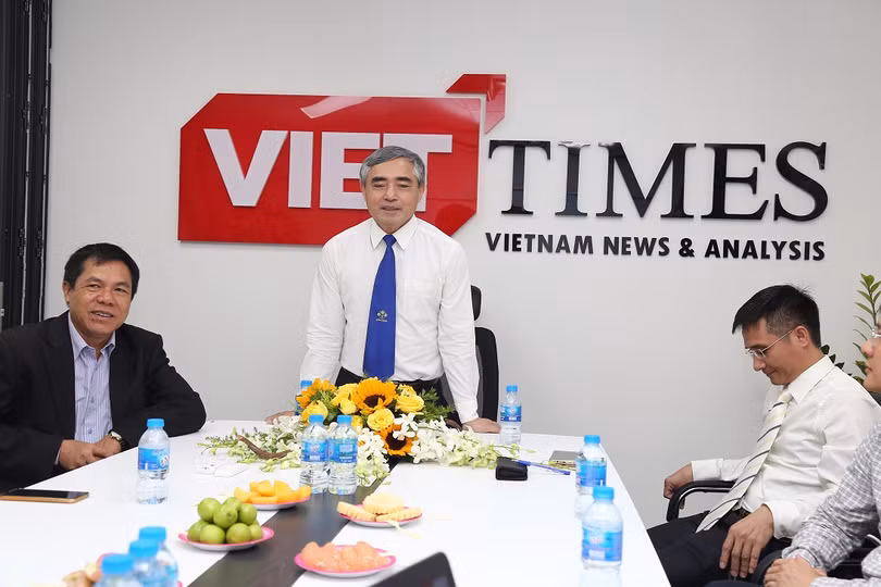 Thứ trưởng Bộ Thông tin và Truyền thông, Chủ tịch Hội Truyền thông số Việt Nam phát biểu chỉ đạo. Thứ trưởng Bộ Thông tin và Truyền thông, Chủ tịch Hội Truyền thông số Việt Nam phát biểu chỉ đạo.